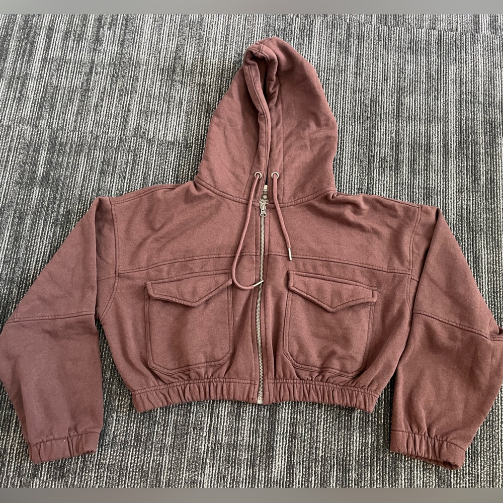 Ashley Vintage Charm Cropped Zip-up